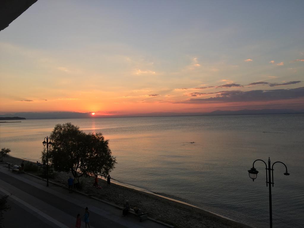 Peraía Metaxa Seafront Apartment מראה חיצוני תמונה